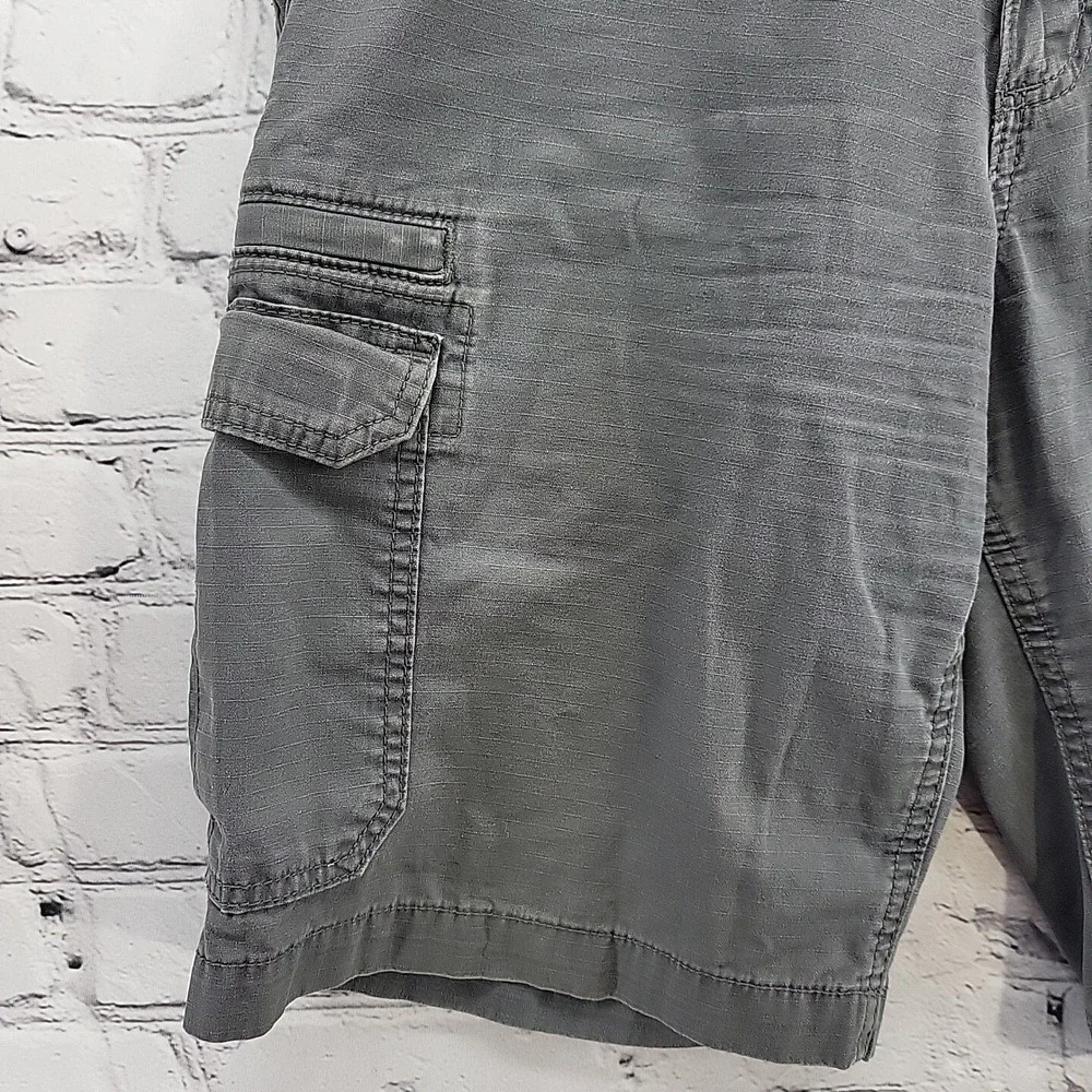 Eddie Bauer Shorts‎ Mens Size 32 Gray Flat Front Cargo 100% Cotton Flaw